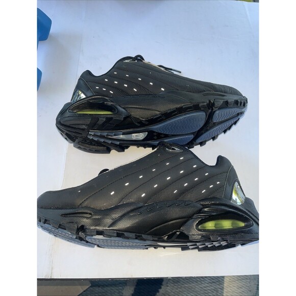 Athletic_Shoes